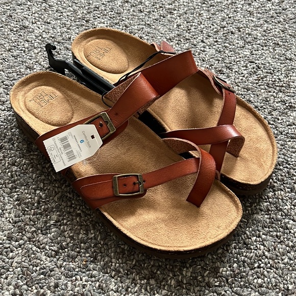 Time and tru sandals - Picture 2 of 3